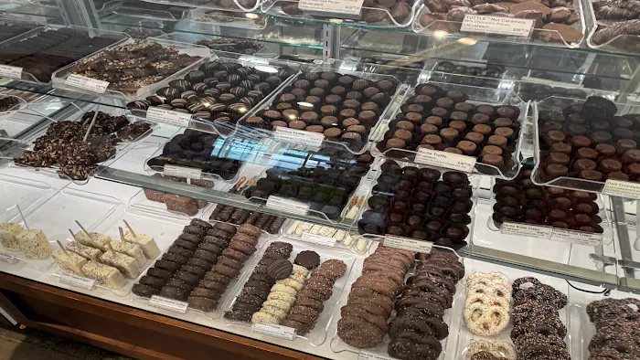 Kilwins Ice Cream - Chocolate - Fudge Picture 3