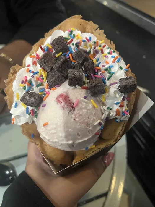 EIFFEL WAFFLE- Lincoln Park Picture 1