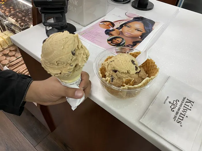 Kilwins Ice Cream - Chocolate - Fudge Picture 4