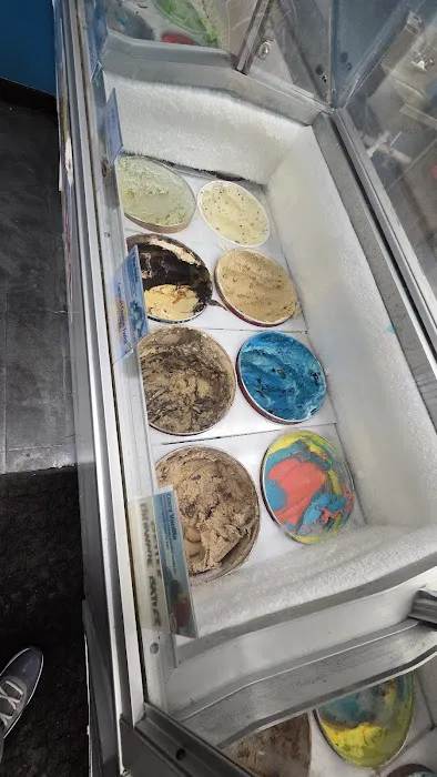B & B's Ice Cream and Candy Picture 4