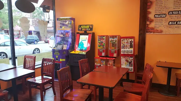 Los Pekes Ice Cream And Coffee Shop Picture 1