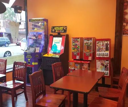 Los Pekes Ice Cream And Coffee Shop