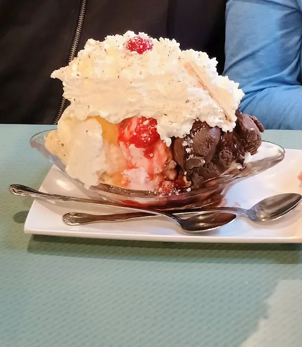 Lindy's Chili & Gertie's Ice Cream Picture 5