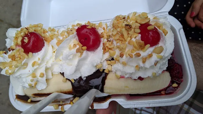 Hole In the Wall Custard & Yogurt Shoppe Picture 7