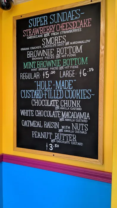 Hole In the Wall Custard & Yogurt Shoppe Picture 10