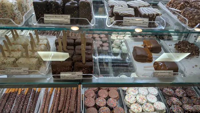 Kilwins Ice Cream - Chocolate - Fudge Picture 3