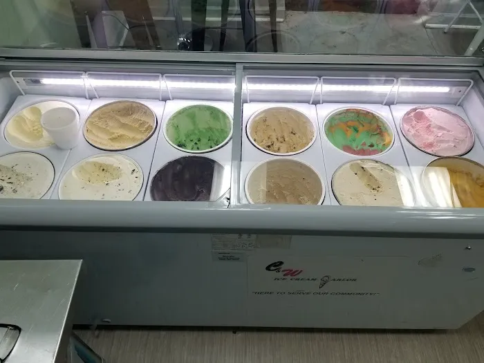C&W Market and Ice Cream Parlor Picture 3