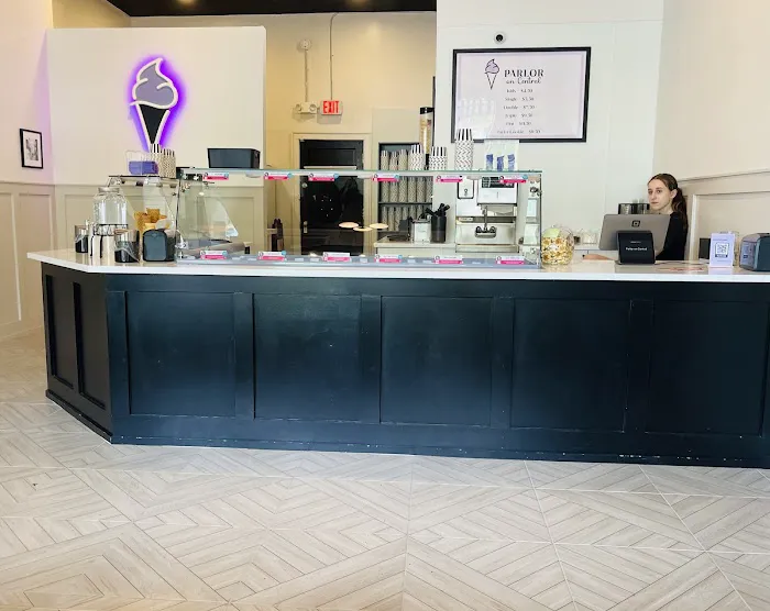 Parlor on Central Picture 7