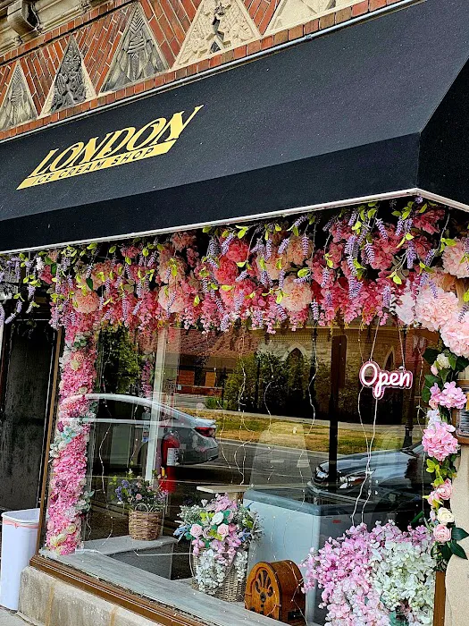 London Ice Cream Shop Picture 3