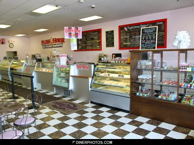 Plush Horse Ice Cream Shop - Tinley Park Picture 3