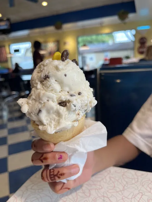 Maple Avenue Creamery Picture 2