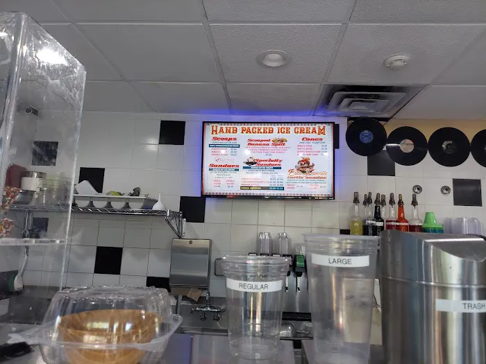 Maple Avenue Creamery Picture 6