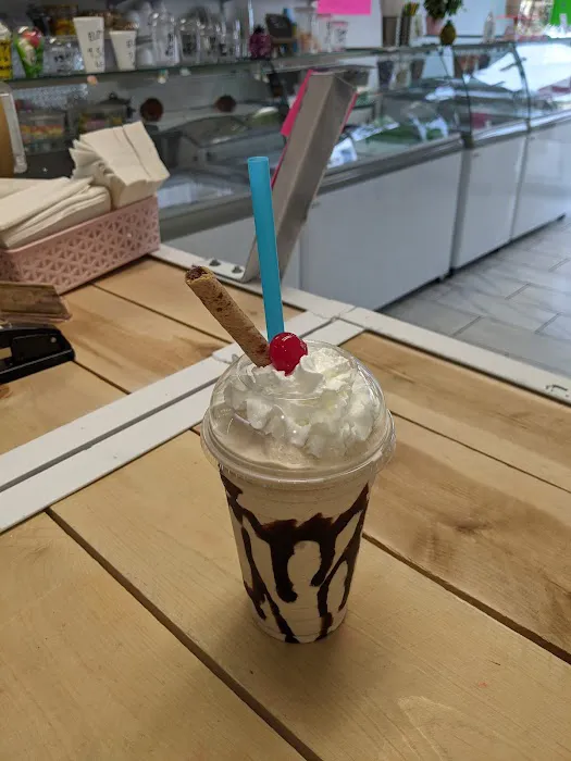 Luna's Ice Cream Place Picture 3