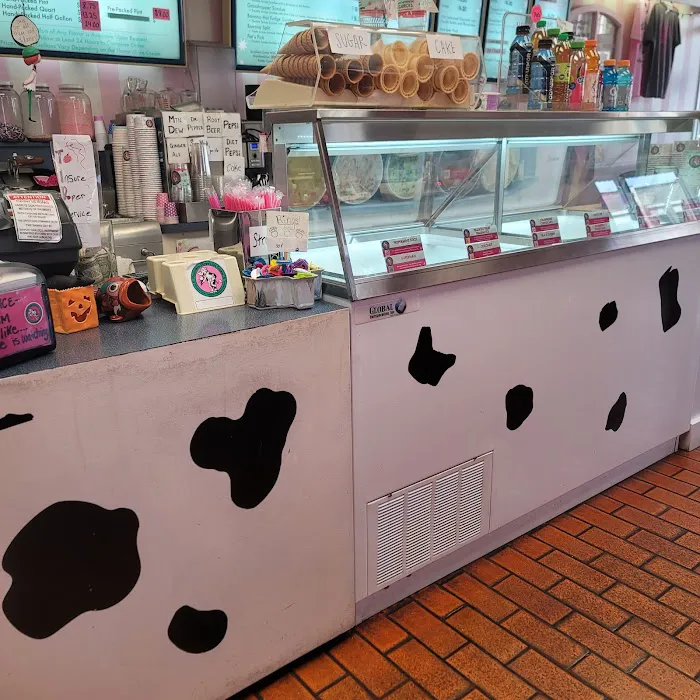 Pat's Ice Cream Parlor Picture 5