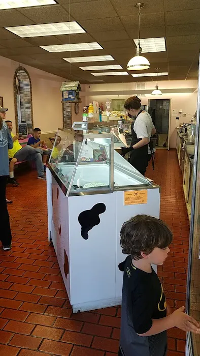 Pat's Ice Cream Parlor Picture 9