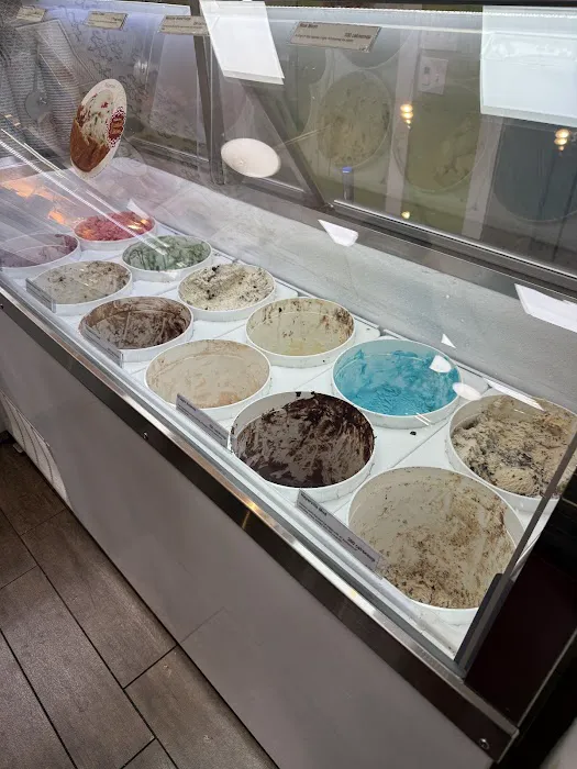 Kilwins Ice Cream - Chocolate - Fudge Picture 5