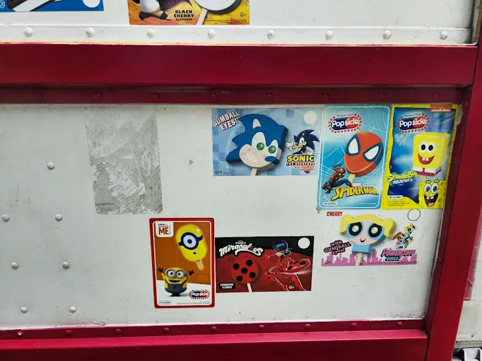 Elmhrst ice cream truck Picture 4