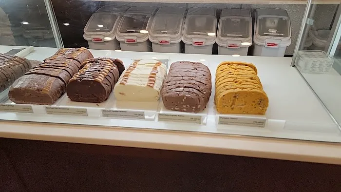 Kilwins Ice Cream - Chocolate - Fudge Picture 4