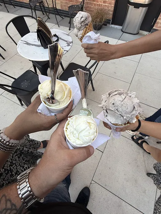 Charlie's Silver Spoon Creamery Picture 6