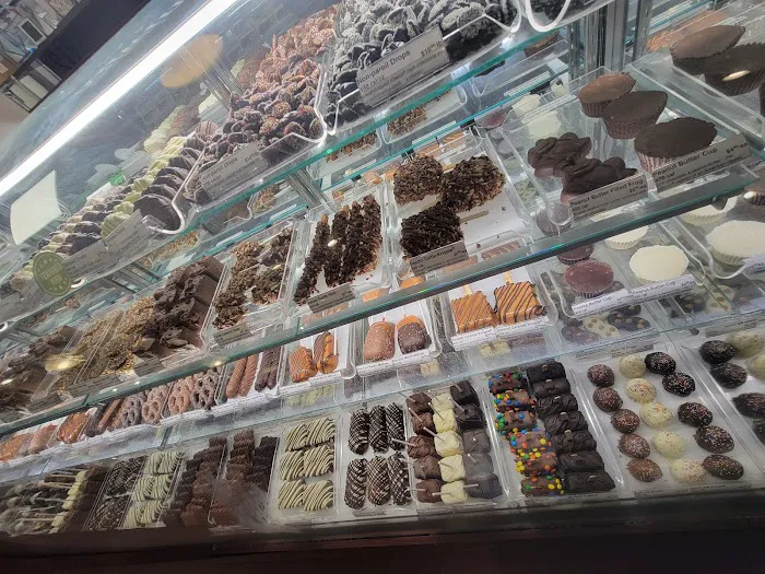 Kilwins Ice Cream - Chocolate - Fudge Picture 3