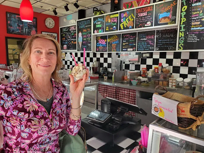 Daisy's Ice Cream Picture 3