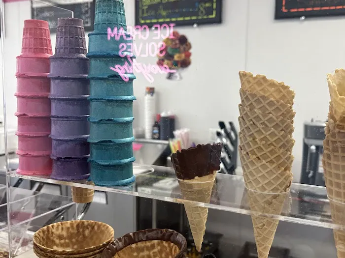 Scoops Ice Cream Parlour Picture 4