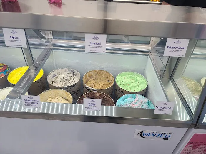 Scoops Ice Cream Parlour Picture 5