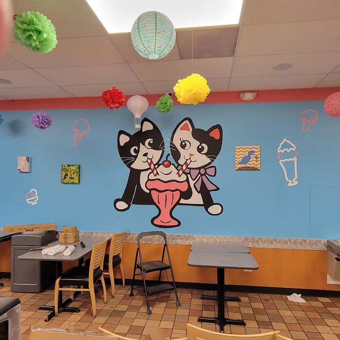 Dini's Ice Cream Shoppe Picture 3