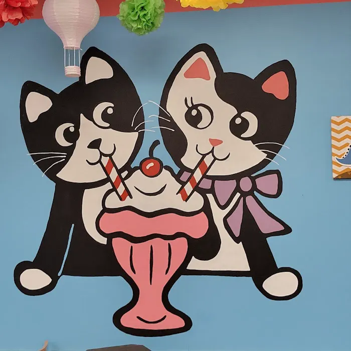 Dini's Ice Cream Shoppe Picture 5