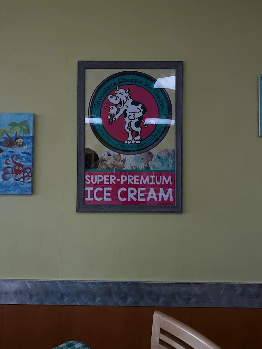 Dini's Ice Cream Shoppe Picture 7