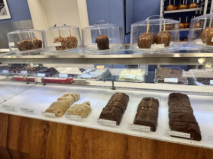 Kilwins Ice Cream - Chocolate - Fudge Picture 3