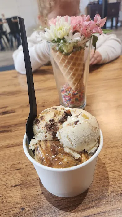 Roxy's Heavenly Scoops Picture 2