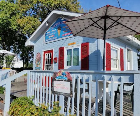 Dockside Ice Cream and Deli