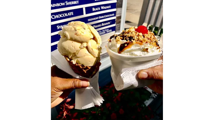 Dockside Ice Cream and Deli Picture 3