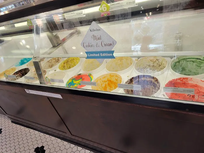 Kilwins Ice Cream - Chocolate - Fudge Picture 8