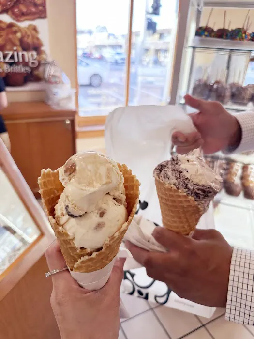 Kilwins Ice Cream - Chocolate - Fudge Picture 10