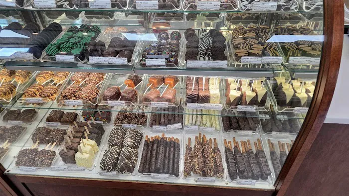 Kilwins Ice Cream - Chocolate - Fudge Picture 3