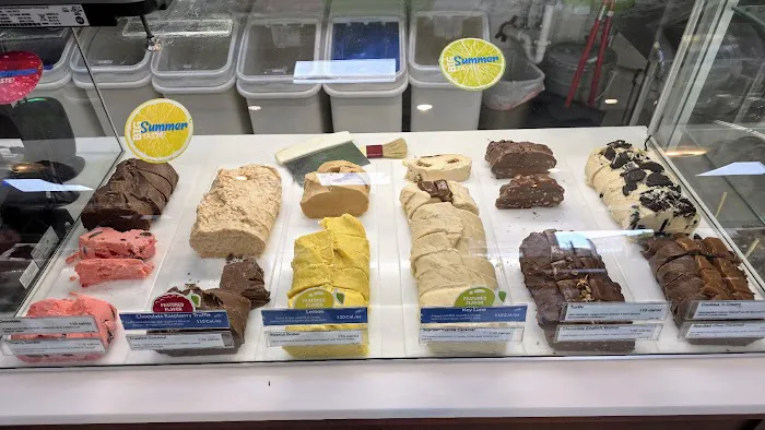 Kilwins Ice Cream - Chocolate - Fudge Picture 7