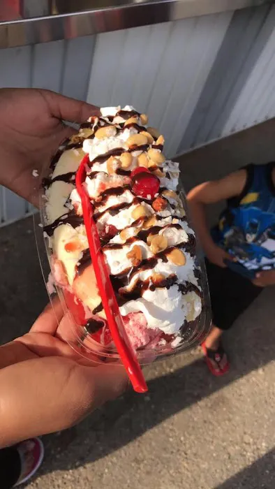 Oasis Ice Cream & Grill Picture 9