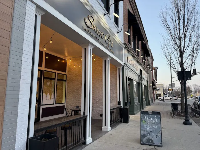 Sweet G's Ice Cream Shop Picture 4