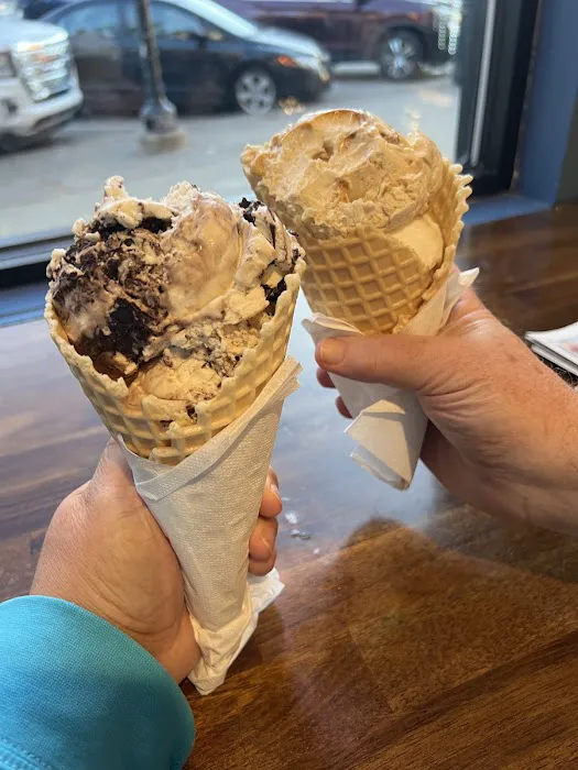 South Pier Creamery & Market Picture 3