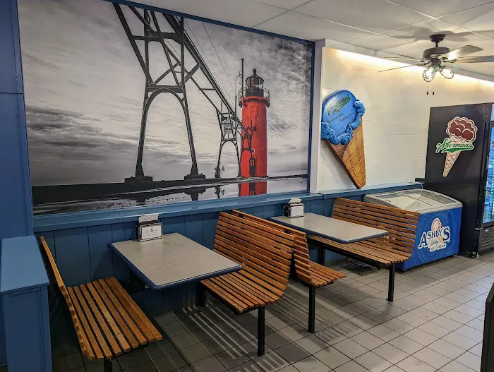 South Pier Creamery & Market Picture 9