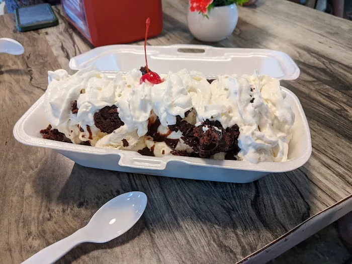 Hayloft Ice Cream Parlor Picture 6