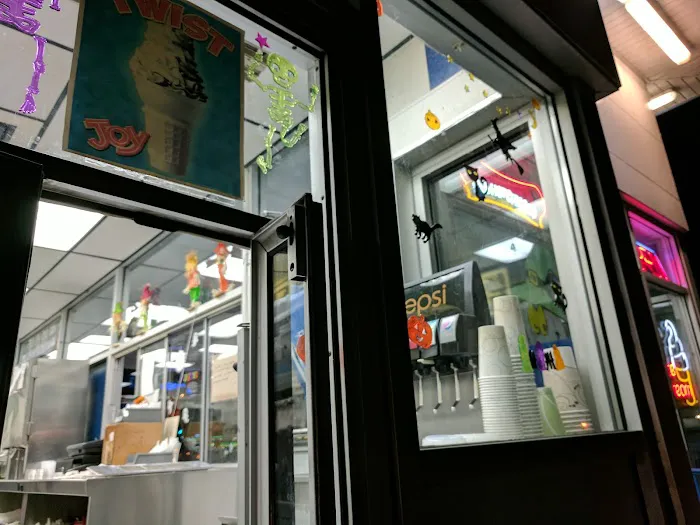 Shirl's Drive-In Waukegan Picture 9