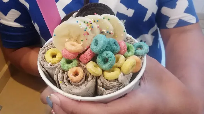 Fanny's Thai Roll Ice Cream Picture 7