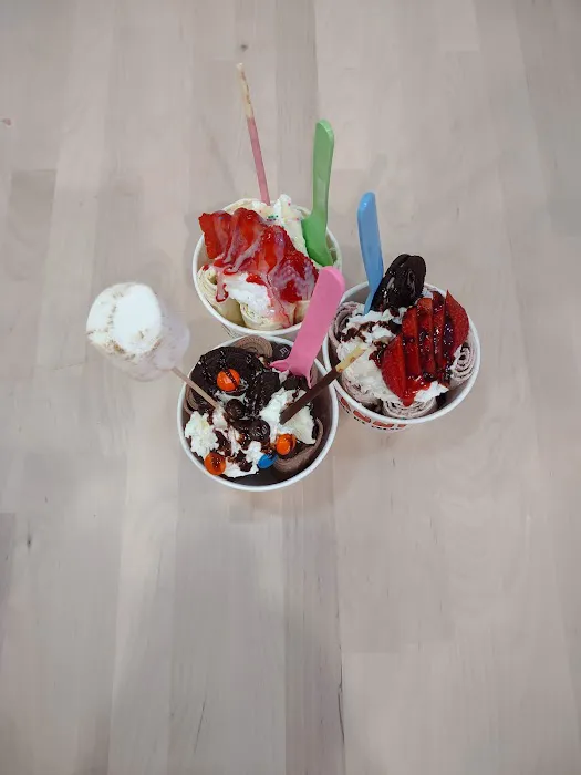 Fanny's Thai Roll Ice Cream Picture 10