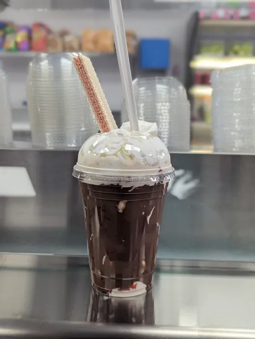 Tropicana Ice Cream Shop Picture 8