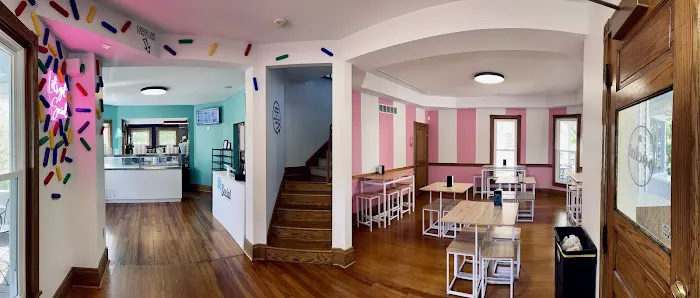 Social Ice Cream and Sandwich Shop Picture 2