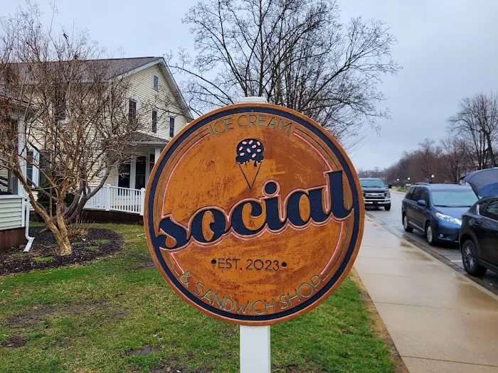 Social Ice Cream and Sandwich Shop Picture 6