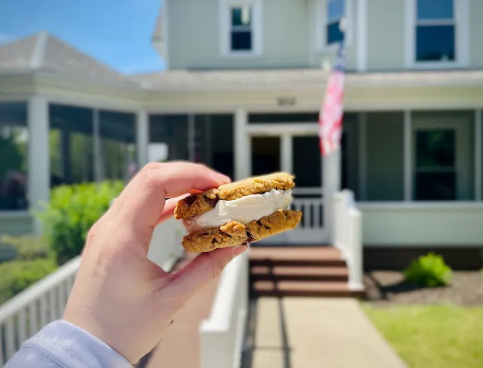 Social Ice Cream and Sandwich Shop Picture 8
